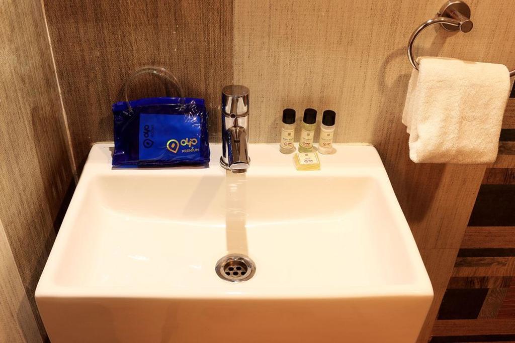כלכותה Oyo 1522 Npg Hotel מראה חיצוני תמונה